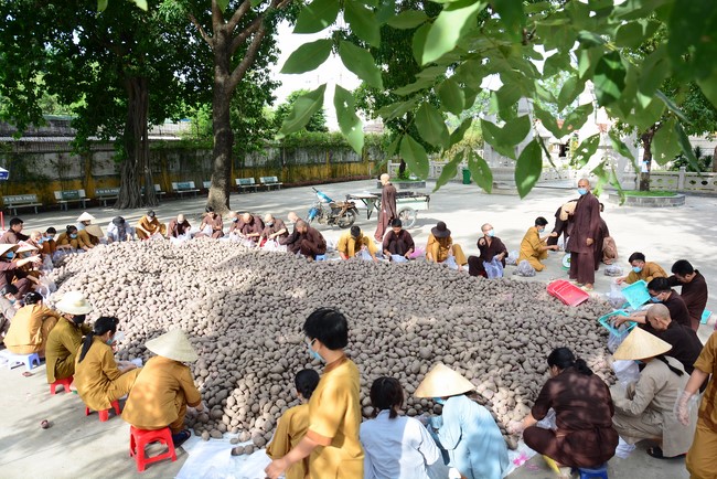 Continuing to support people in need in the Covid-19 pandemic of Hoang Phap Pagoda (series 2)